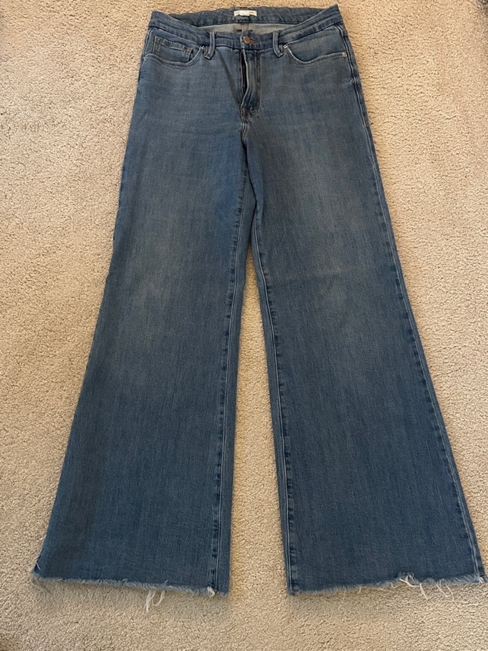 Good American Wide Leg Flare Jeans in Light Wash Blue